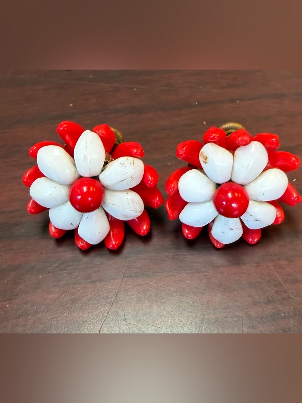 Vintage Red & White Floral daisy screw  Earrings - Women's Jewelry